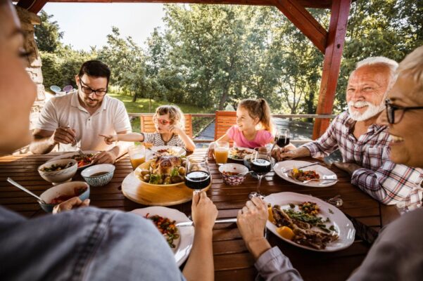 familys-lunch-on-a-terrace.jpg_s1024x1024wisk20c9yRCqvXPzWQvCgrX64mFamhpcNUBTyaALbv-MkkiIxw
